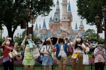 மீண்டும் டிஸ்னிலேண்டை மூடிய கொரோனா!