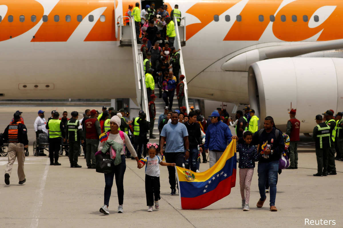 venezuela woman blocked in miami of paperwork venezuela woman blocked in miami of paperwork