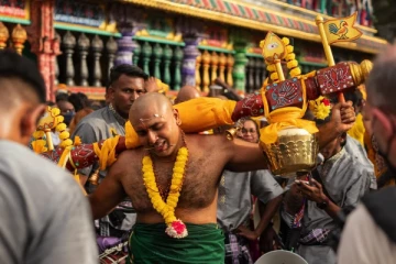 சிங்கப்பூரில் தைப்பூசத் திருவிழாவை கோலாகலமாக கொண்டாடிய தமிழர்கள்!