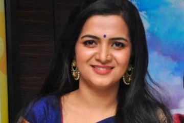 நீச்சல் உடையில் விஜய் டிவி தொகுப்பாளினி டிடி - வீடியோ பார்த்து ஷாக்கான ரசிகர்கள்