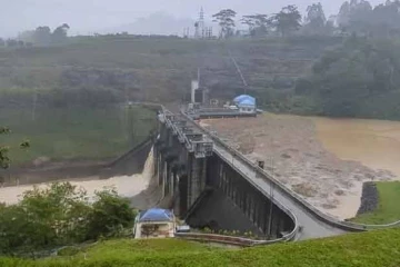 අධික වැසි නිසා ඉහළ කොත්මලේ ජලාශයේ වාන් දොරටුවක් අලුයම විවෘත වෙයි