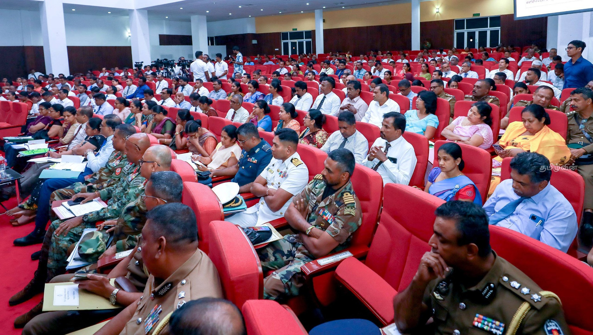 பாதிக்கப்பட்ட மக்களை மீட்டெடுக்க தேவையான முக்கிய யுக்தி.. ஜனாதிபதி வலியுறுத்து 6 Gallery