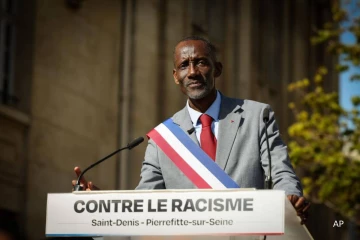 பிரான்சில் மேயராக தேர்ந்தெடுக்கப்பட்ட புலம்பெயர்ந்தோர்: உடனடியாக எழுந்த எதிர்ப்பு