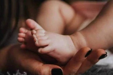 பச்சிளம் குழந்தை விற்ற கொடூரம் ; அதிரடி நடவடிக்கை எடுத்த அதிகாரிகள்