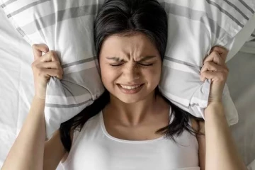 இரவு முழுவதும் தூங்கமுடியவில்லையா? வேலைக்கு போகாதீர்கள்: பிரித்தானிய அரசு எச்சரிக்கை