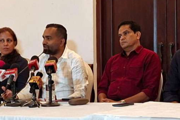 இறக்குமதி செய்யப்படும் வாகனங்களுக்கான வரி.. அதிகாரிகள் தொடர்பில் எழுந்துள்ள புதிய சர்ச்சை | 300 Vehicles Customs Taxes Triple Vehcile Import