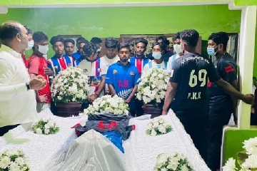 பலரின்  கண்ணீரின் மத்தியில்  எடுத்துவரப்பட்ட டக்சன் பியூஸ்லஸ் இன் பூதவுடல்