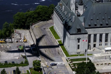 பாலியல் வழக்கு விசாரணை நடைமுறை குறித்து ஆராயும் கனடிய உச்ச நீதிமன்றம்