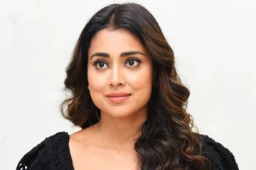 நடிகை ஸ்ரேயாவின் அம்மாவை பார்த்துள்ளீர்களா.. இதோ பாருங்க