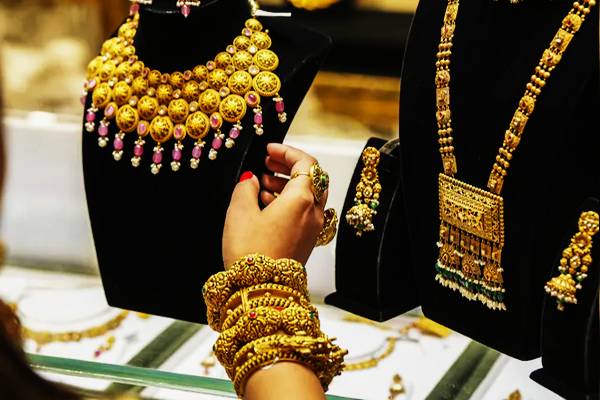 நாட்டில் மீண்டும் உச்சம் தொட்ட தங்க விலை...! வாங்கவுள்ளோருக்கு அதிர்ச்சி | Sri Lanka Gold Price Usd Reduced World Market