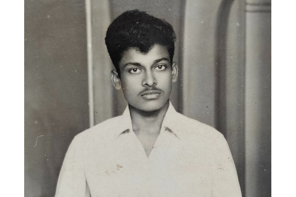 மெகா ஸ்டார் சிரஞ்சீவியின் இளம் வயது புகைப்படத்தை பார்த்துள்ளீர்களா! இதோ | Chiranjeevi Young Photo Gone Viral On Net