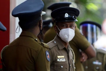 பல்வேறு நபர்களுக்கு மனைவியை விற்ற கணவன்; பொலிஸ் நிலையத்தில் அரங்கேறிய சம்பவம்