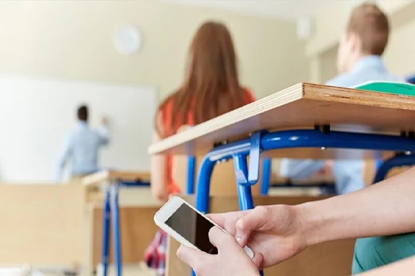 பாடசாலை மாணவர்கள் தொடர்பில் எடுக்கப்பட்ட அதிரடி முடிவு | Decision Of The Netherlands For School Students