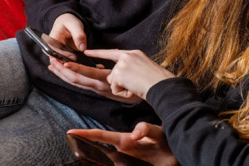 இணையத்தில் மாணவியின் நிர்வாண புகைப்படங்கள் : காதலனான மாணவன் கைது