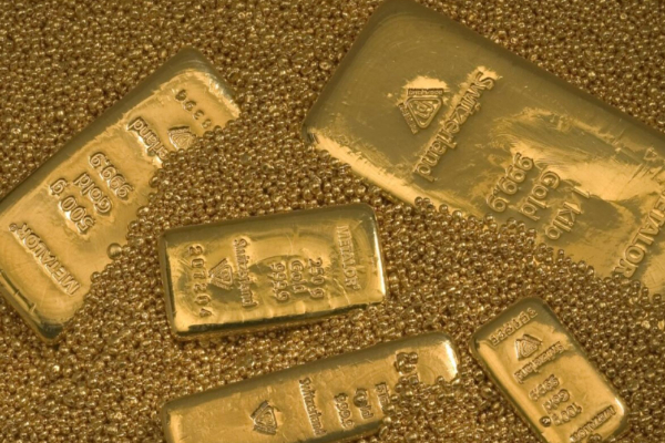 நீச்சல் குளத்திற்காக பள்ளம் தோண்டிய நபருக்கு கிடைத்த புதையல் | Man Find Golds While Digging For Swimming Pool நீச்சல் குளத்திற்காக பள்ளம் தோண்டிய நபருக்கு கிடைத்த புதையல் | Man Find Golds While Digging For Swimming Pool