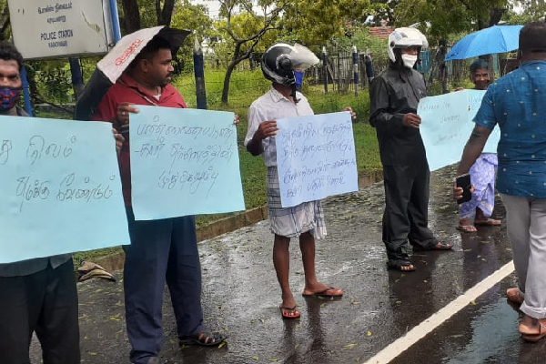 அடக்குமுறைகளை உடனடியாக முடிவுக்குக்கொண்டுவாருங்கள் : முன்னரங்கப் பாதுகாவலர்கள் அமைப்பு கடும் கண்டனம் | Mailathamadu Grazing Land Public Protest Sl Police