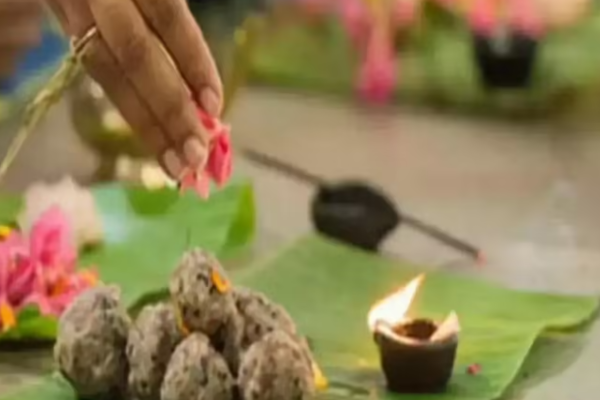 பித்ரு தோஷத்தில் இருந்து விடுபட மகாளய பட்சம் வழிபாடு | Astrology Pithru Dosham Vitupata Mahalaya Paksham