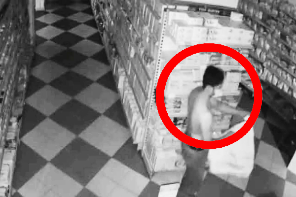 பல்பொருள் அங்காடிக்குள் கைவரிசை காட்டிய திருடன்! - ஐபிசி தமிழ்