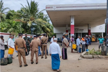 விவசாயிகளுக்கு முன்னுரிமை அடிப்படையில் எரிபொருள் விநியோகம் (Photos)