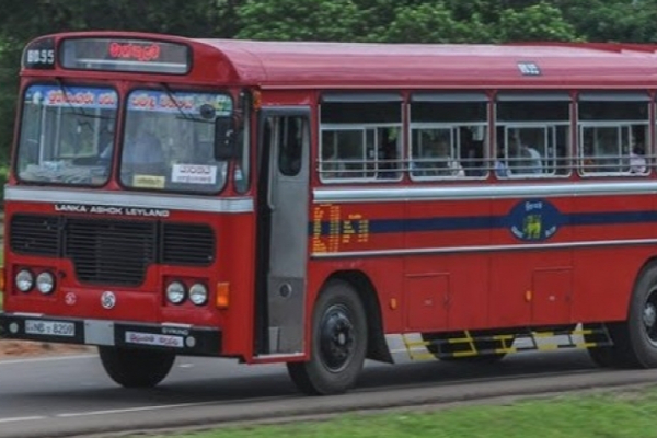 பொதுப் போக்குவரத்துக்களின் போது தடுப்பூசி அட்டை கட்டாயம்! அமைச்சர் வெளியிட்ட அறிவித்தல் - ஐபிசி தமிழ்