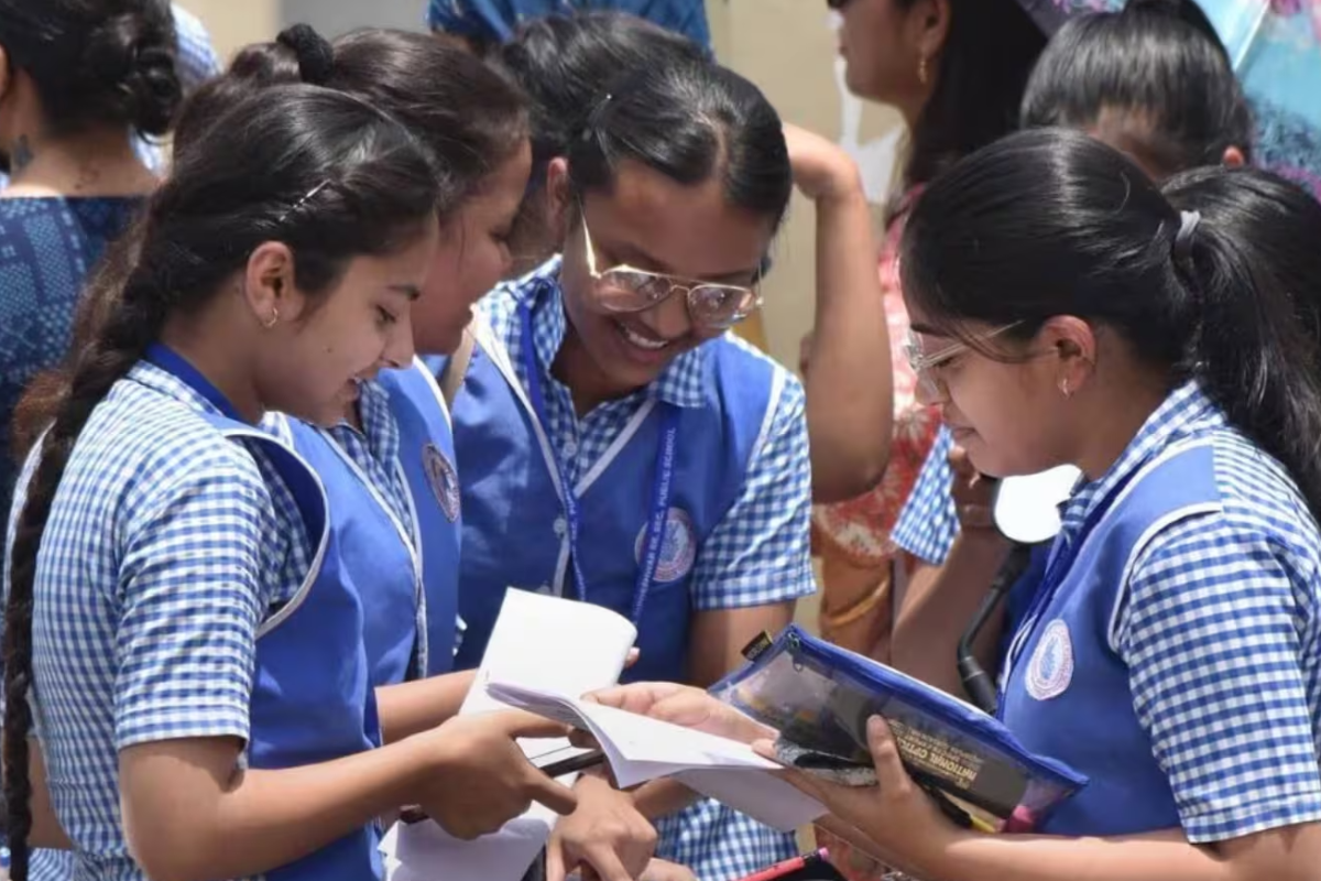 தேர்தலை முன்னிட்டு மாணவர்களுக்கு முன்கூட்டியே கோடை விடுமுறை | Summer Holidays For Students In Tamil Nadu