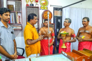நல்லூர் கந்தன் பெருவிழா காளாஞ்சி யாழ்.மாநகரசபையிடம் கையளிப்பு (Photos)