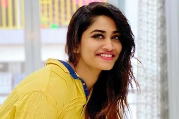 சட்டையை கடித்துக்கொண்டு செம ஆட்டம் ஆடிய ஷிவானி.. தீயாய் பரவும் வீடியோ