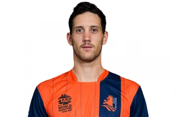 சர்வதேச கிரிக்கெட்டிலிருந்து ஓய்வு பெற்ற இளம் நட்சத்திர வீரர்! அதிர்ச்சியில் ரசிகர்கள்