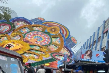 கொழும்பு புறக்கோட்டையில் அமைக்கப்பட்ட வெசாக் பந்தல் சரிந்து வீழ்ந்தது