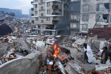 துருக்கி, சிரியாவில் தோண்ட தோண்ட சடலங்கள்! 7700ஐ தாண்டிய பலி எண்ணிக்கை