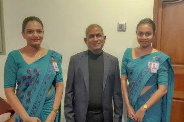 கட்டுநாயக்க விமான நிலையத்திற்கு வந்த இசைஞானி இளையராஜா!