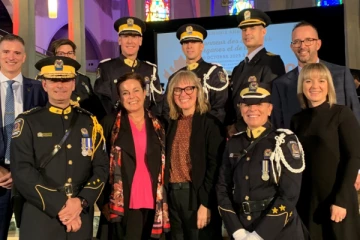 கனடிய பொலிஸ் உத்தியோகத்தரின் நெகிழ்ச்சி செயல்