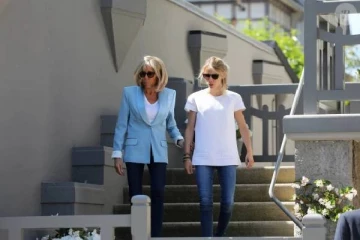 ஆண் என கேலி செய்யப்படும் பிரான்ஸ் ஜனாதிபதியின் மனைவி: மகள் வேதனை