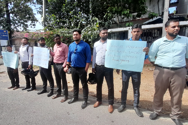 திருகோணமலையில் வீதிக்கு இறங்கிய ஆசிரியர்கள்! | Teachers Protest Trincomalee