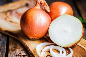 வெங்காயம் அதிகமா சாப்பிட்டால் இந்த பக்கவிளைவுகள் எல்லாம் வருமாம்! உஷரா இருங்க