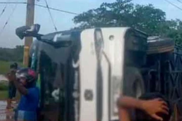 திருகோணமலை சென்ற சொகுசு பேருந்து கோர விபத்து; பலர் காயம்