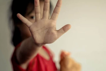 தென்னிலங்கையில் 100 ரூபாவுக்காக சிறுமிக்கு நேர்ந்த துயரம்