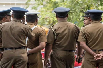 இரு குழுக்களுக்கிடையில் இடம்பெற்ற மோதலில் ஆசிரியர் சுட்டுப் படுகொலை