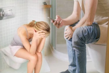 கழிப்பறையில் அதிக நேரம் செலவிடும் நபரா நீங்க? இது தான் காரணமாம் ஆய்வு தகவல்!