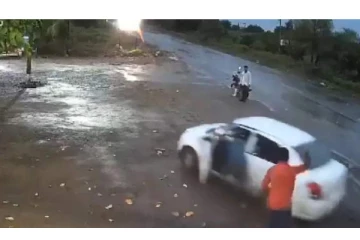 சாப்பிட்டதற்குப் பணம் கேட்ட ஓட்டல் ஊழியர் - காரில் மர்ப நபர்கள் செய்த கொடூரம்!