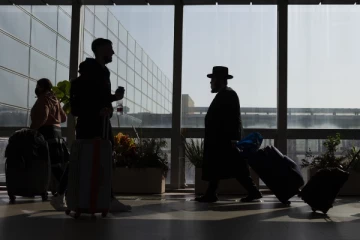 இஸ்ரேலிலிருக்கும் சுவிஸ் குடிமக்களுக்காக சுவிட்சர்லாந்து எடுத்துவரும் நடவடிக்கை