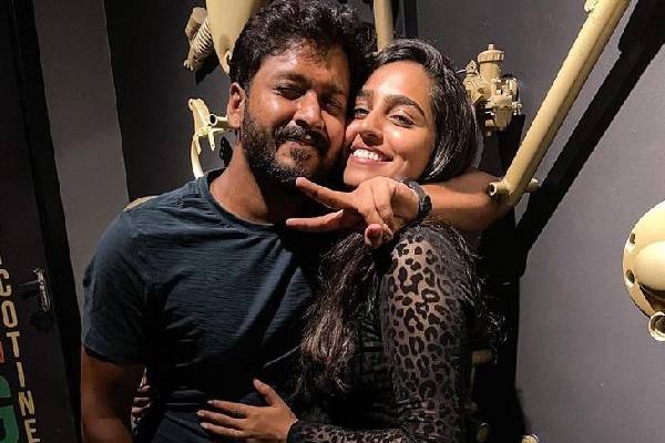 Singapenne Serial: சிங்க பெண்ணே சீரியல் அன்பு வீடா இது? செம Class-ஆ இருக்கே! | Singapenne Serial Actor Amaljith Home Tour Video