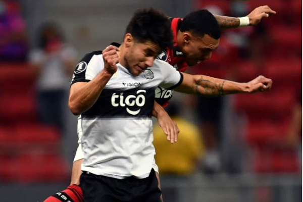 பராகுவே துப்பாக்கி சூடில் பிரபல கால்பந்து வீரரின் மனைவி உயிரிழப்பு - தமிழ்நாடு