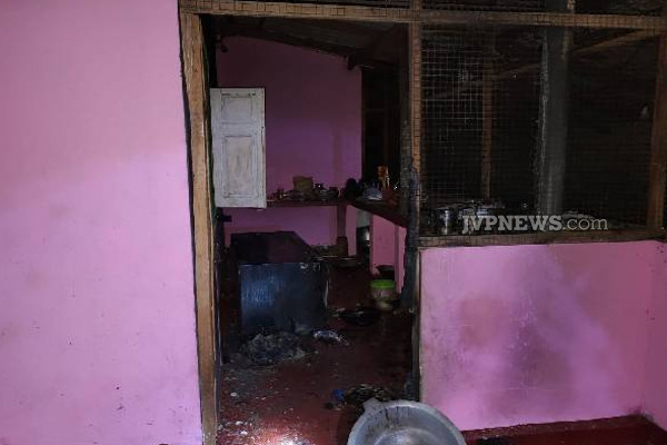 யாழில் இரவு பயங்கரம்... 20க்கும் அதிகமான மோட்டார் சைக்கிளில் வந்த வன்முறை கும்பல்! | Jaffna Achchuveli Violence Attack Violent Mob