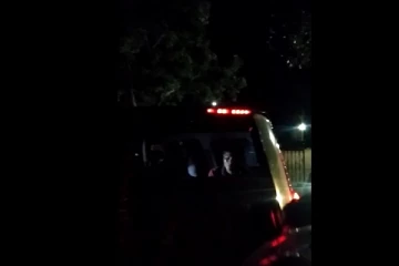 இரவோடு இரவாக மடக்கி பிடிக்கப்பட்டு பொலிஸாரிடம் ஒப்படைக்கப்பட்ட இளைஞர்கள்