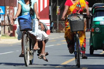 யாழ்ப்பாணத்தில் பட்டப்பகலில் ஆசிரியைக்கு காத்திருந்த அதிர்ச்சி!