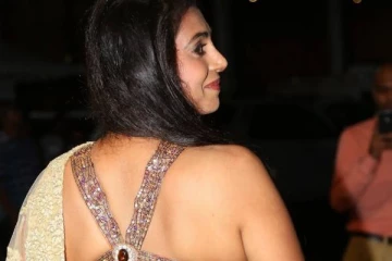 கூட்டத்தில் அந்த இடத்தை கிள்ளிய நபர்!! பதிலடி கொடுத்து பிரபல நடிகை செய்த காரியம்..