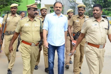 பேரறிவாளனுக்கு மேலும் ஒரு மாதம் பரோல்