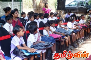 கிளிநொச்சியில் பாடசாலை ஒன்றுக்கு இராணுவத்தினரால் பாடசாலை உபகரணங்கள் வழங்கி வைப்பு!