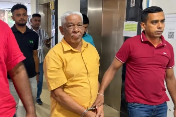 මහින්ද කහඳගම අත්අඩංගුවට - කොළඹ මධ්‍යම අපරාධ විමර්ශන කාර්යංශය සැර වෙයි [PHOTO]